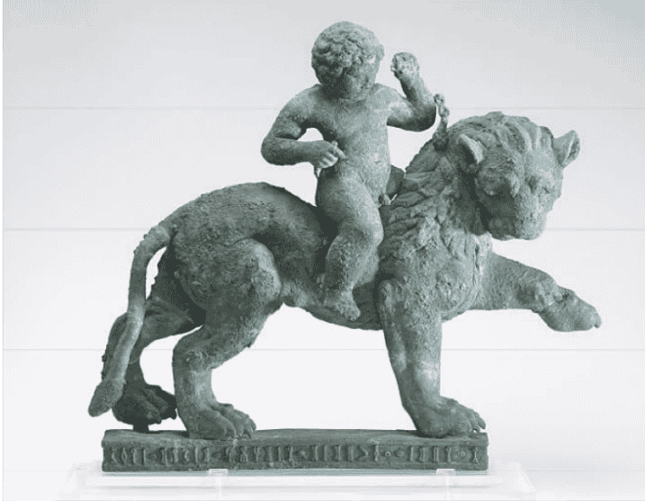 تمثال آدمي وحيواني
